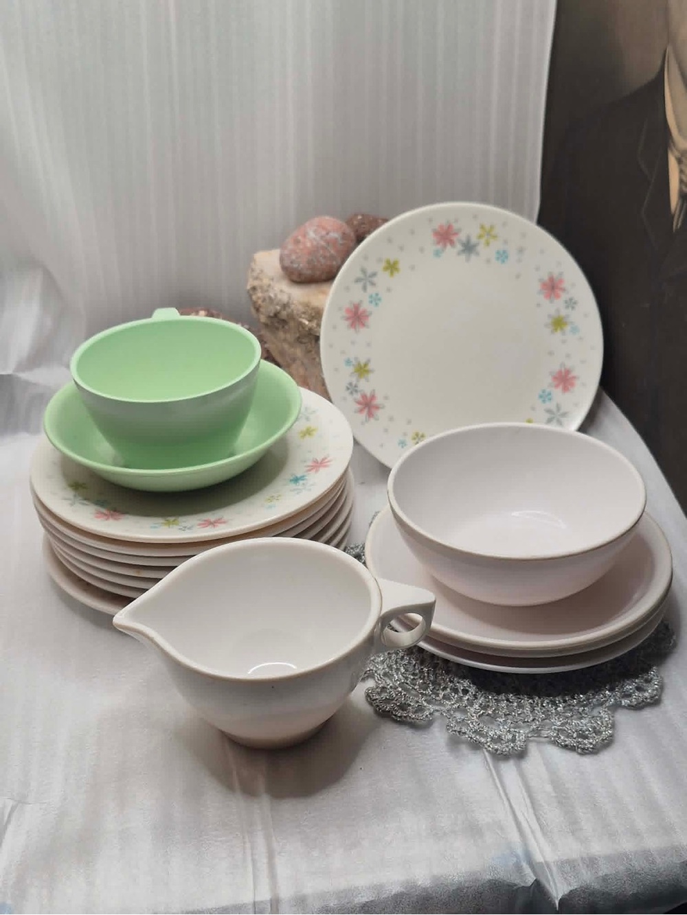 Boontonware Melamine Floral Plates Retro Lot Plastic Dishes incl. Atomic Flowers